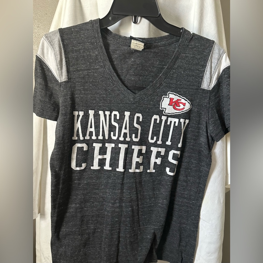 Kansas City Chiefs NFL shirt women’s v neck size large